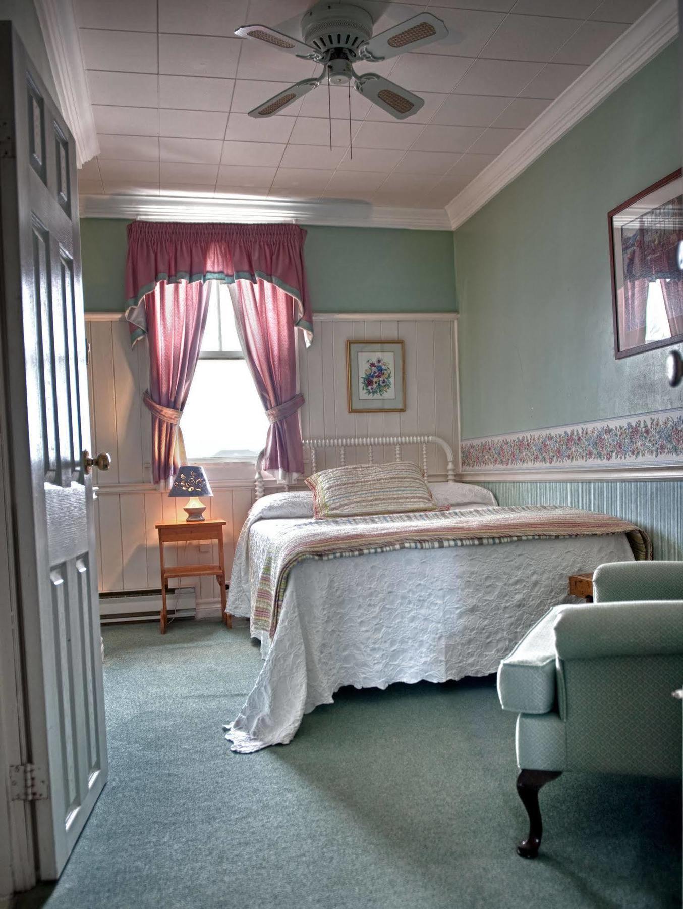 Telegraph House Motel Baddeck Inlet Buitenkant foto